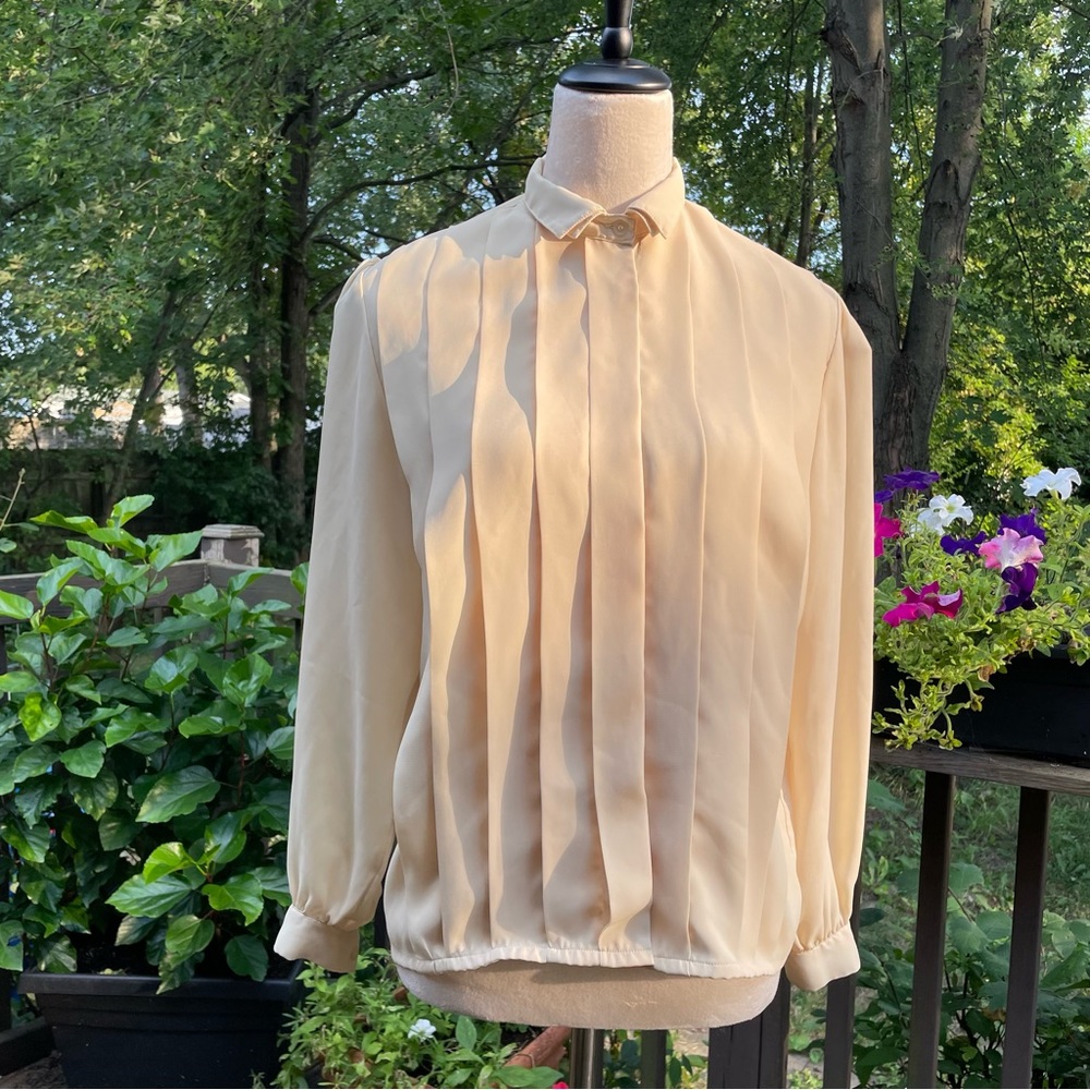Pale Yellow Pleated Front Button Down Blouse Sz 8